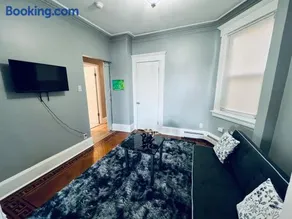 Spacious 3-bedroom Apartment Stunning Views NYC - Image 2