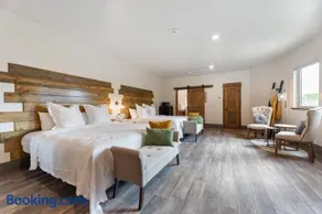 Penny's Landing Guestrooms - Image 1