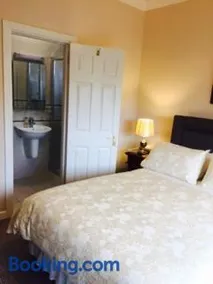 Palmgrove Bed & Breakfast - Image 4