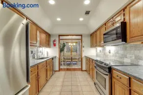 Luxury Townhome - 1 Mile to The Battery Atlanta - Image 1