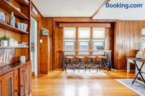 Comfortable Cabin on Lake and 20 min from Ski Hill and Alpine Valley - Image 5