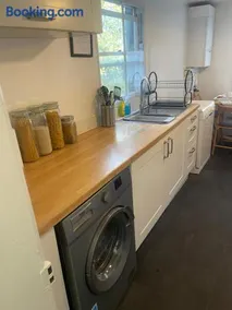 Large Leyton London Apartment - Image 3