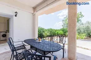 Forty-Two Bright 2-Bedroom Retreat in Molaoi - Image 4