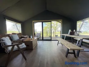 Brocklands Farm Glamping - Image 3