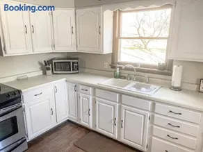 Huge 5 Bedroom 2 12 Bathroom And Pet Friendly - Image 4