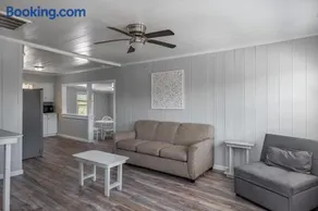 Immaculate Home With Putting Green and Private Pool! Pet Friendly 6 Bedroom- 4 Bath Duplex A&B - Image 2