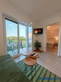 Apartman Holiday 1 - Srebrno jezero - Image 4