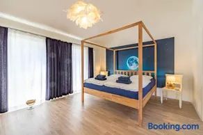 SEASIDE APARTMENTS - BEACHHOUSE SKY - Image 1