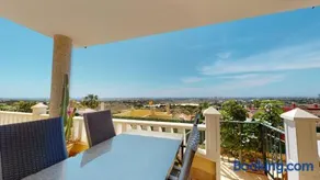 Immaculate Villa with sea views! - Image 4