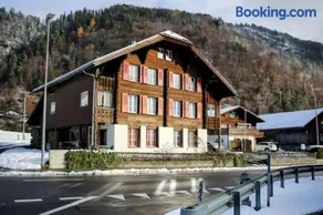 Alpine chalet apt w/parking and porch - Image 1