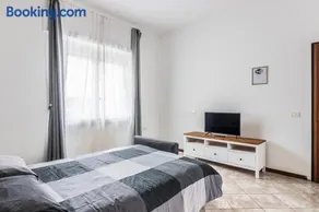 Casa Vacanza via Sottocorno - Image 5