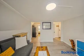 Chic, Cozy & New Prime location with AC, Street Parking #4 - Image 4