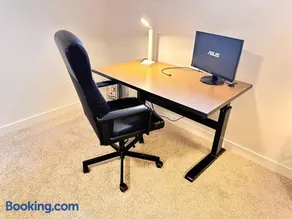 Cozy and Spacious Suite in a Pet and Smoke free Home - Self checkin Anytime - Private Ensuit Bath - King Bed - Ultra Fast Wifi - Free Parking - Smart TV - Image 4