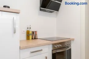 Quiet Apartment with XXL Sofa and 65 Inch TV - Image 3