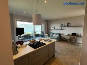 New Cozy Stay with Lakeview - Image 1