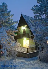 Holiday Home Green House - Image 4