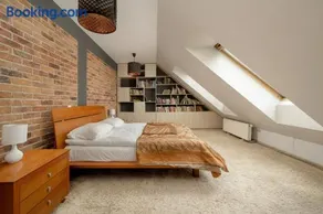 Jasny Dwupoziomowy Apartament we Wrocławiu by Noclegi Renters - Image 1