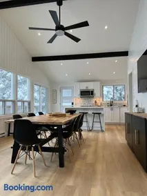 The Getaway Modern Lakefront w Hot Tub,Sauna,Wifi - Image 2
