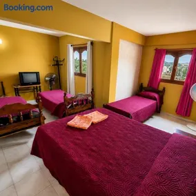 El Crestón Hotel - Image 3