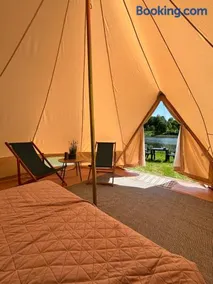 Lakeside camping - Image 1