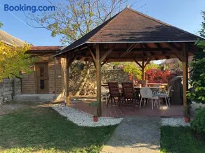 Pécsely House Apartman - Image 1