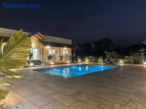 Saanvriya Farmstay 3BR Moinabad with Pool By Homeyhuts - Image 3