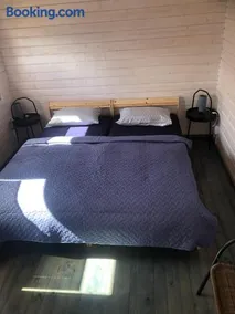 WOMOCAMP Holzhütte 2 with shared WC - Image 3