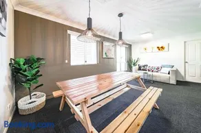 Calamvale Business or Holiday like Home - Image 1