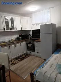 Kiskastély garzon, saját fürdőszobával és saját konyhával - Image 2