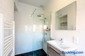 Barbera Guesthouse Hotel Apartments - Experience local life in the Old Centre - Image 4