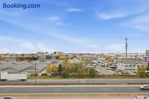 Modern Suite Panoramic Views Parking - Image 3