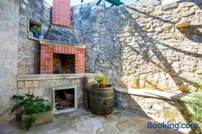 Visilo Heritage Stone House - A 300-year-old Legacy in the Heart of Pučišća - Image 1