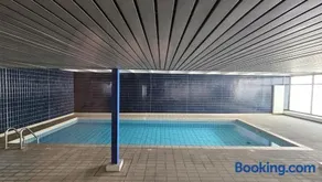 Studio plein centre, calme, parking inclus, piscine et gardien - Image 2