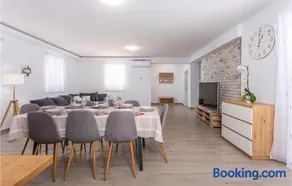 Beautiful Home In Kras - Image 4
