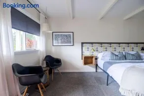 The Billy Motel Pet Friendly Room with Charm - Image 2