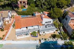 Entire Large Villa next to Award-winning beach - Image 1