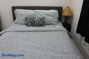 Comfy basement near KW airport - Image 4