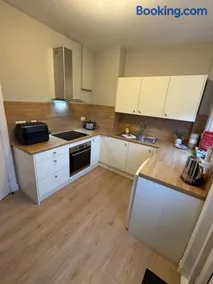 Modern 2BR Cottage Flat - Image 3