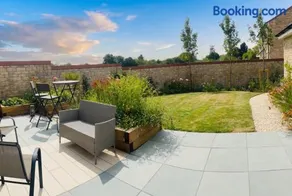 Spacious 4-Bed Eynsham Home, Garden & Parking - Image 3