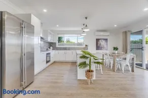 Stylish family home, centrally located. - Image 3