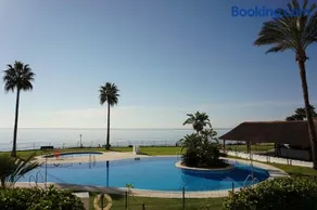 Frontline Beach ground floor with privet garden, Mi Capricho 16 - Image 1
