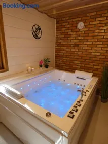 Dom z jacuzzi - Image 1