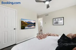 HighlandHouse - Posh Downtown Escape - Image 4