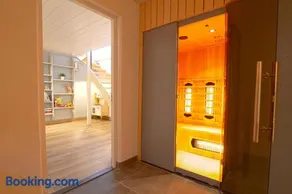 Jacuzzi & Sauna Villa 2 - Image 2