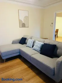 3 bedroom Creswell Street Cottage - Pet Friendly - Image 4