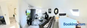 Riverview, Stylish Non Smoking Loft Ensuite 4 Rent - Image 1