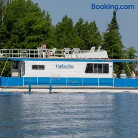 Luxury Bass Houseboat - Party Platform - Group of 6 People - HB09 - Image 1