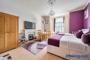 Pet-Friendly 2-Bed Suite, Sleeps 7, Free Parking, 30 days 10 percent off - Image 2