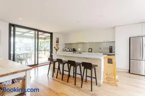 BORE1 - Coastal Family Getaway - Image 3