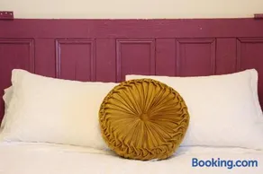 4 Guest Suite with Waterfront Views at Fancie's PEC - Suite 2 - Image 2